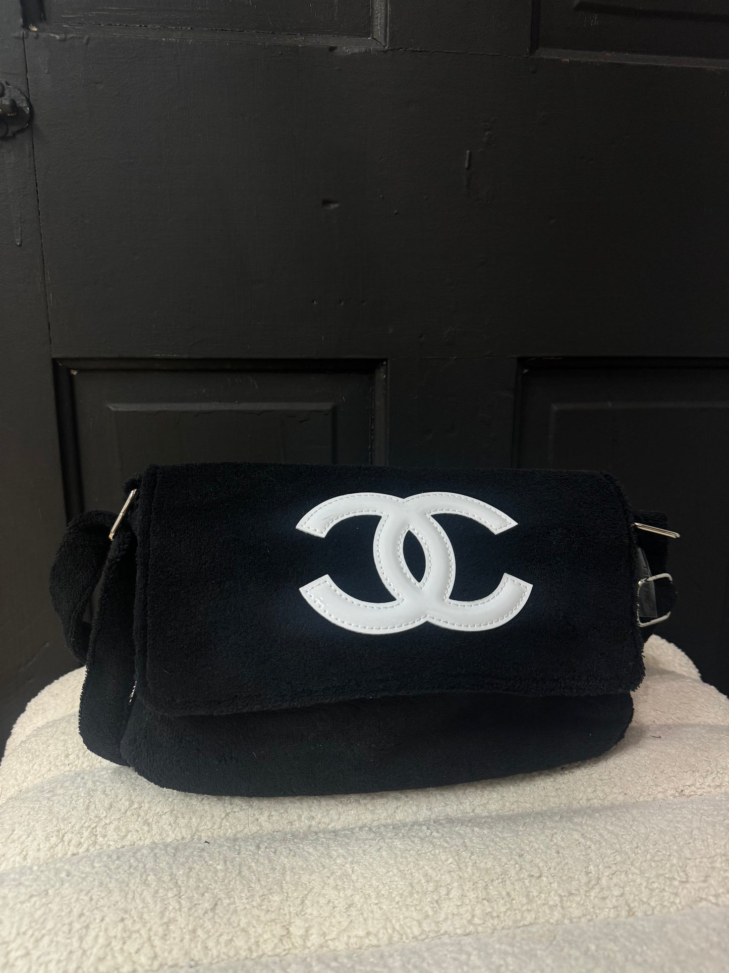 CHANEL Shoulder/Crossbody Bag